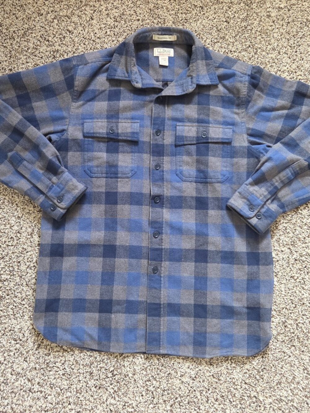 L.L. Bean Chamois Cloth Shirt Mens M Regular Blue Gray Buffalo Plaid Flannel